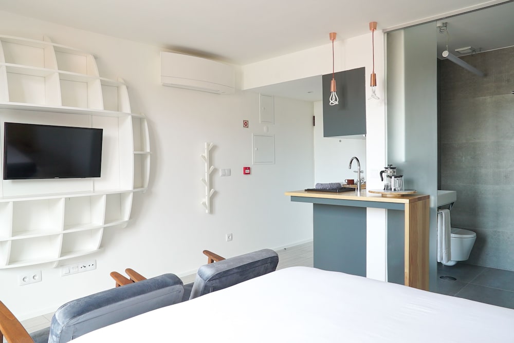 STUDIO, DOUBLE BED