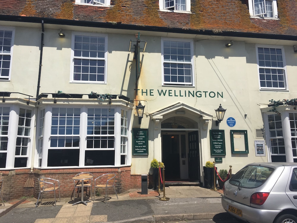 Wellington Hotel 1/35