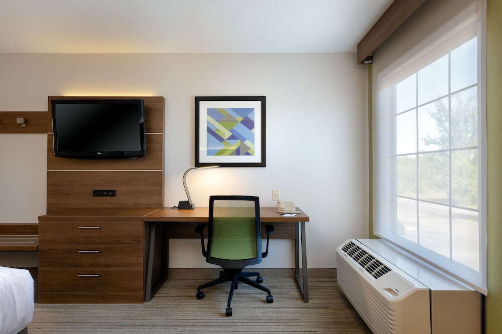 Holiday Inn Express Hotel & Suites Milton East I-10 58/73