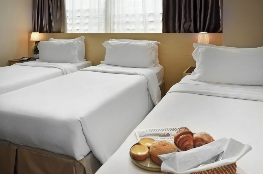 Deluxe, 3 Beds, with Extra Bed, City View, Eco Tree Hotel 7/9