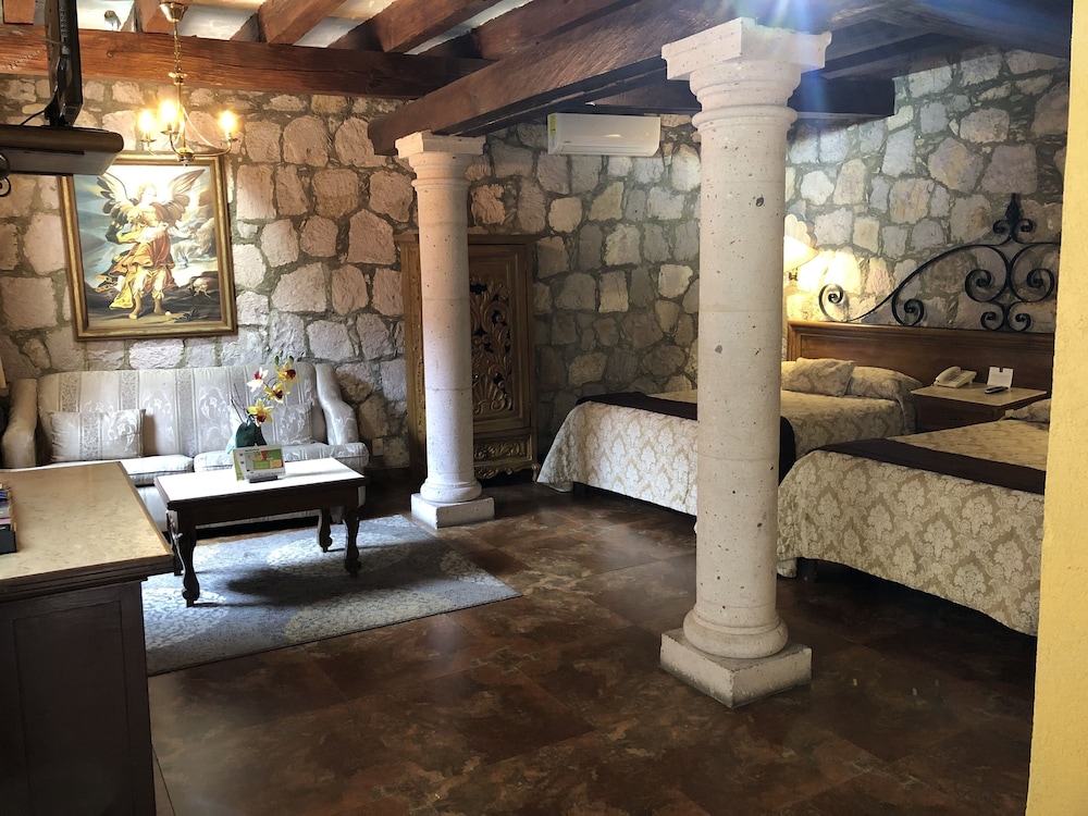 Villa San Jose Hotel And Suites 31/50