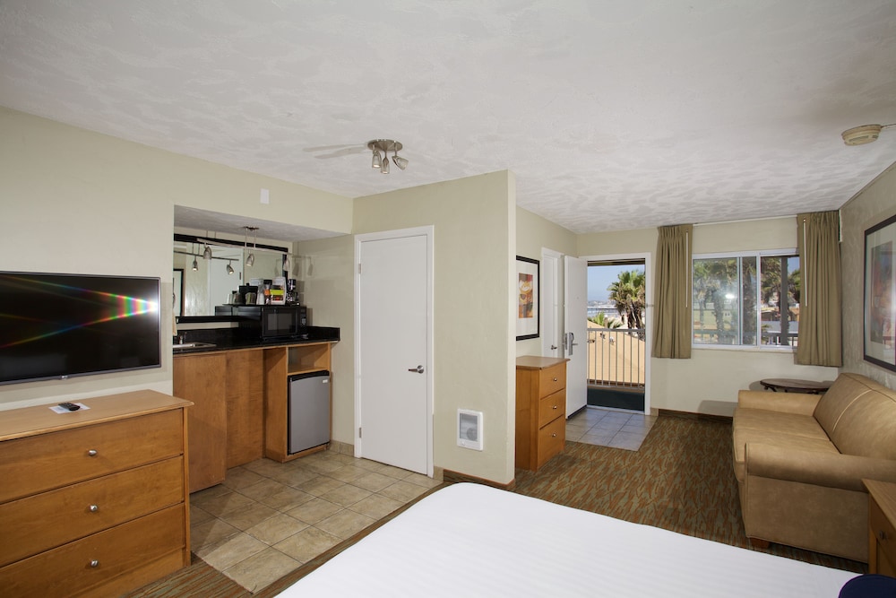 Surfer Beach Hotel 46/59