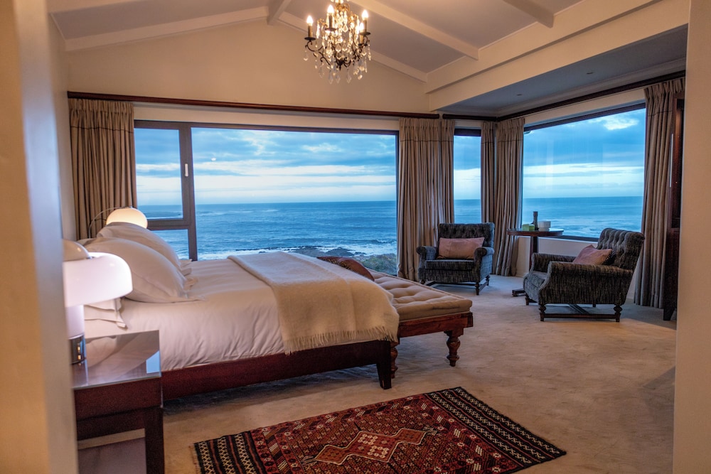 2 BEDROOMS, SUPERIOR