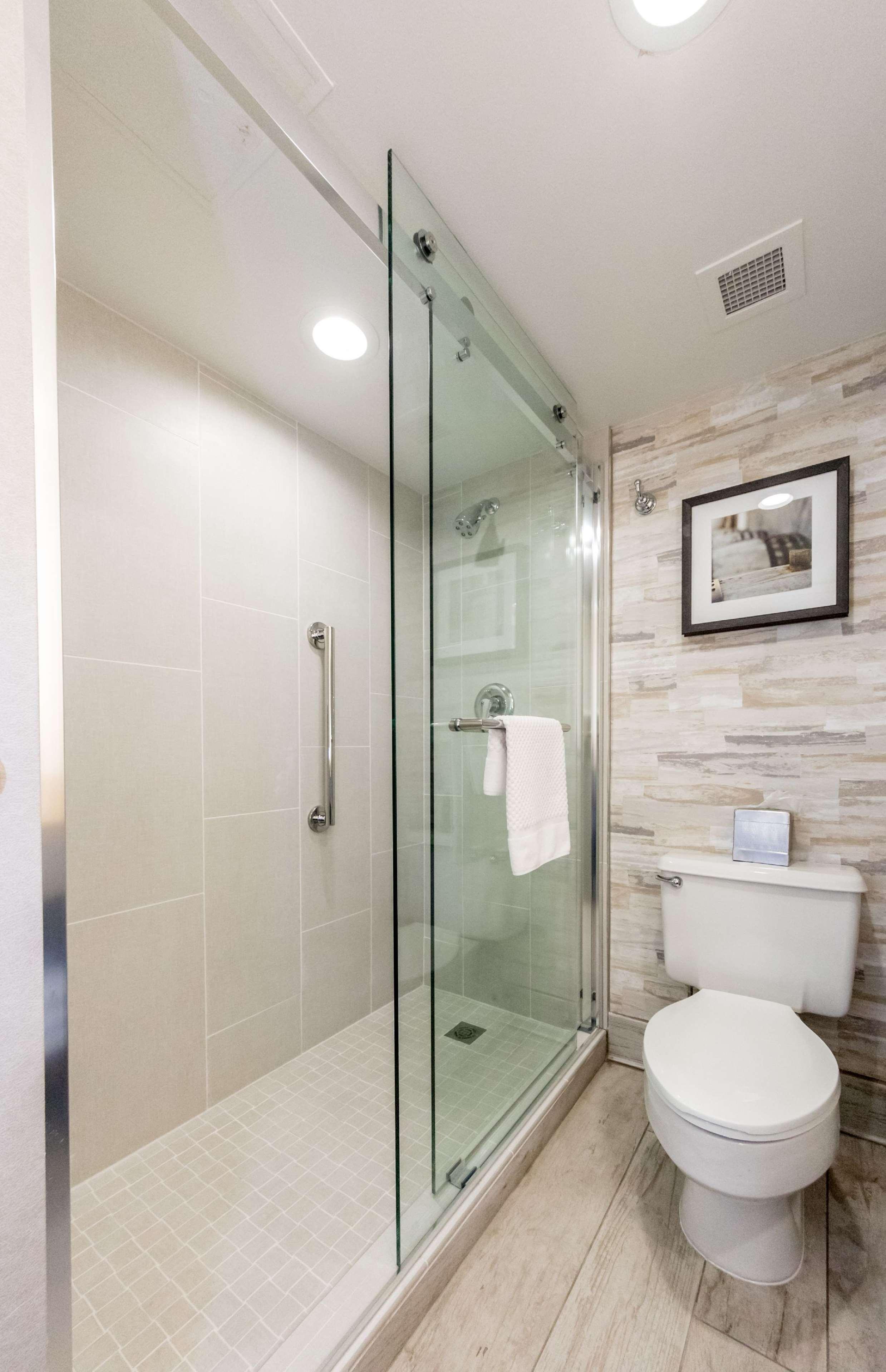 2 ROOMS, SUITE, KING BED