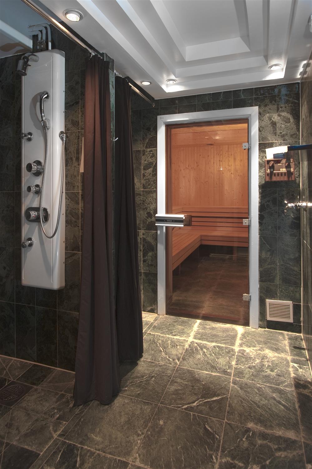 Quality Hotel Carlia 4/33