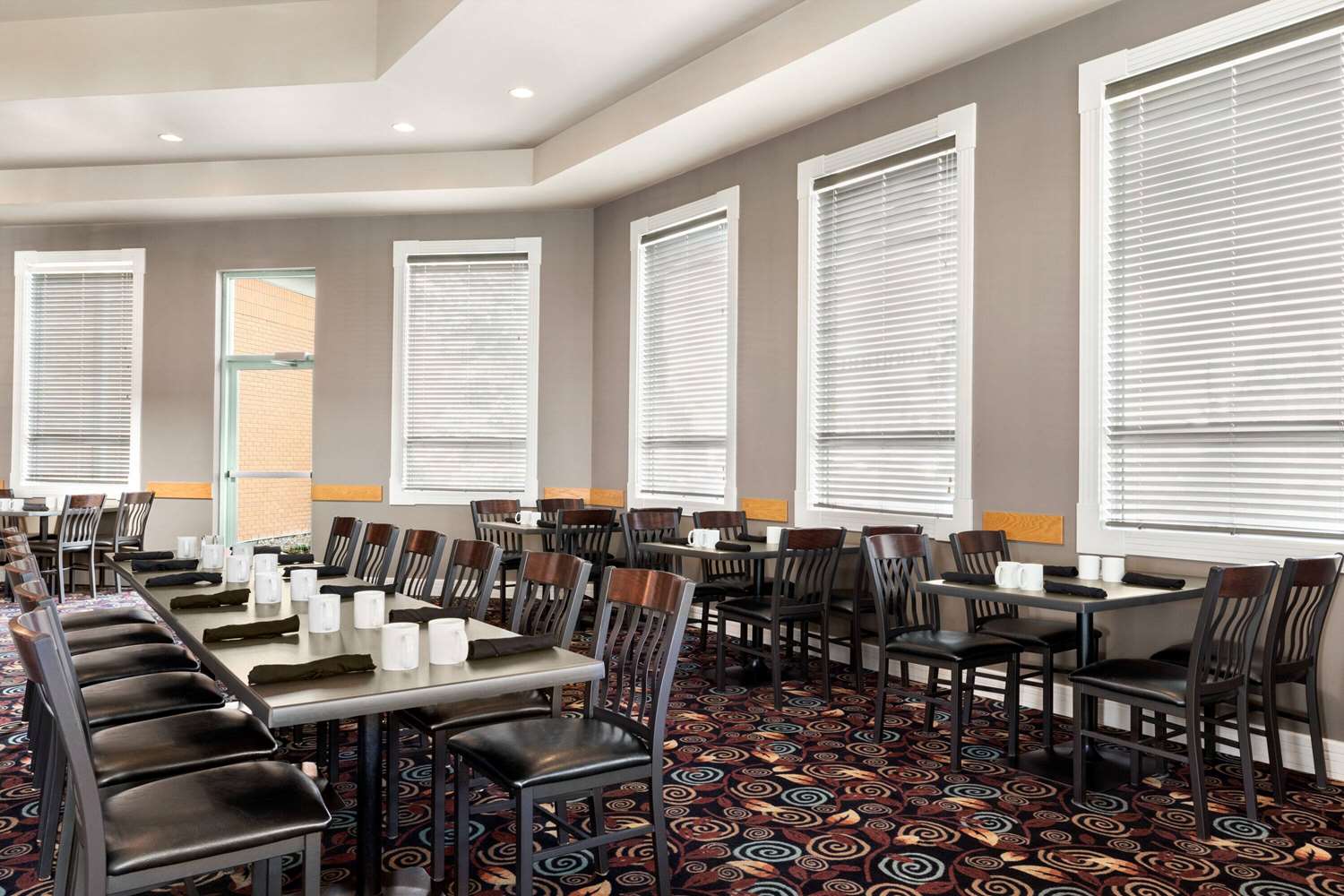 Royal Hotel Calgary, Trademark Collection by Wyndham 22/27
