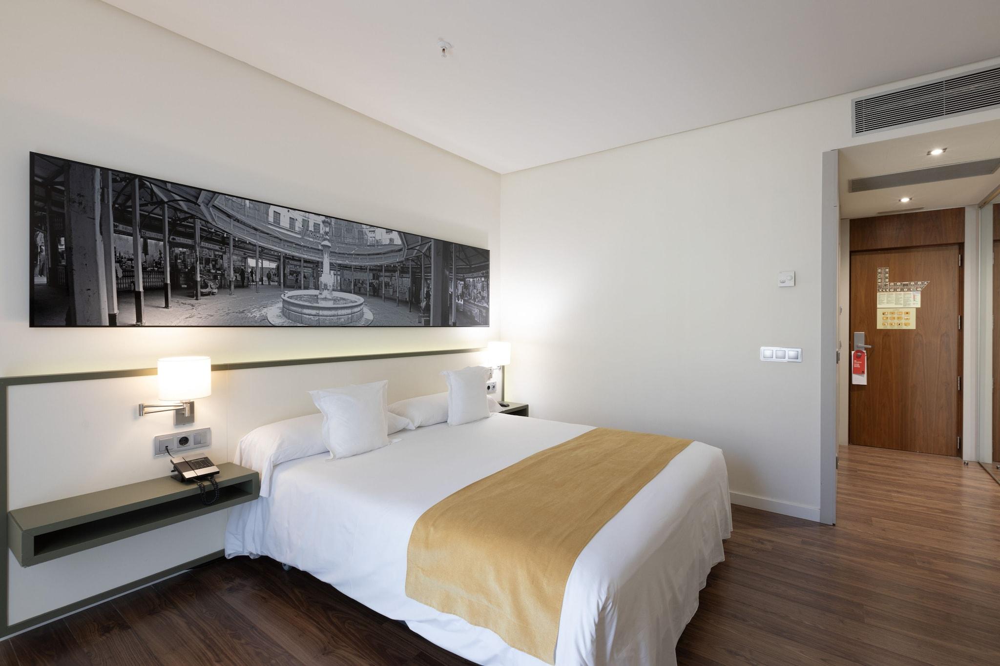 Superior, Queen Bed
