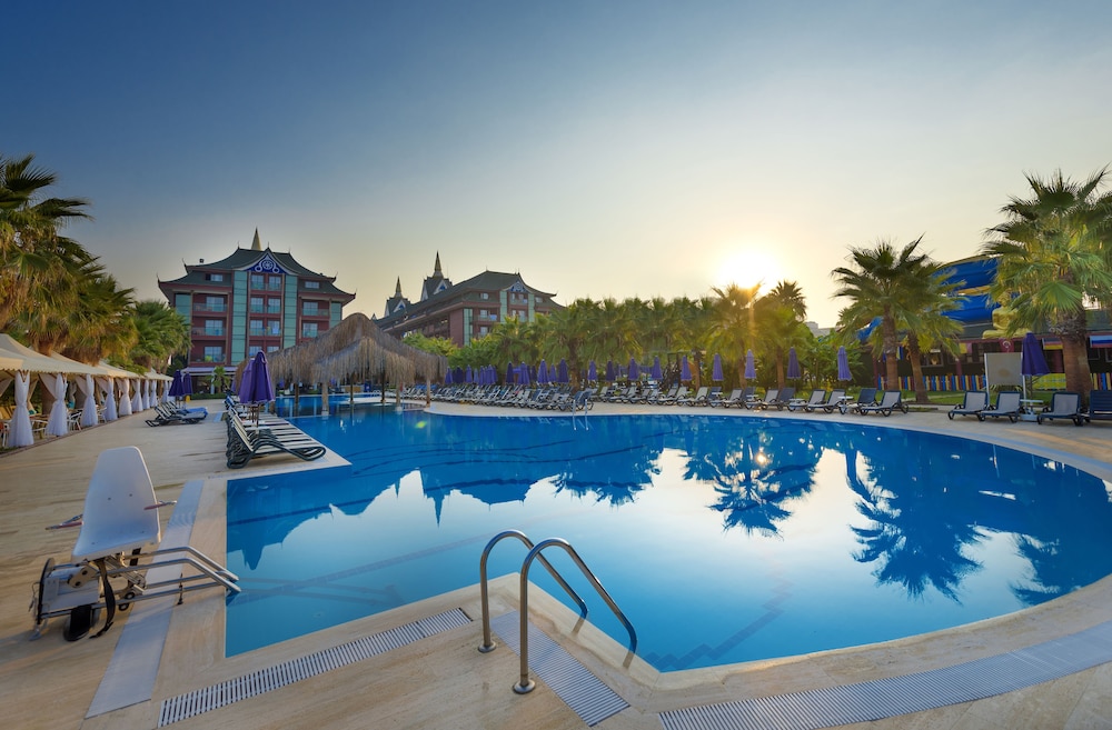 Siam Elegance Hotels and Spa 20/35