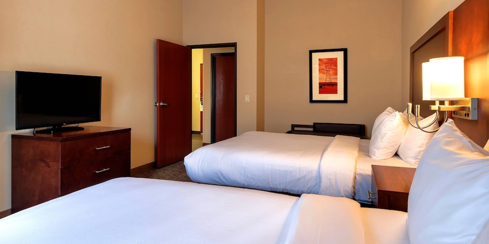 Suite, 2 Queen Beds, Parlor, Sofa