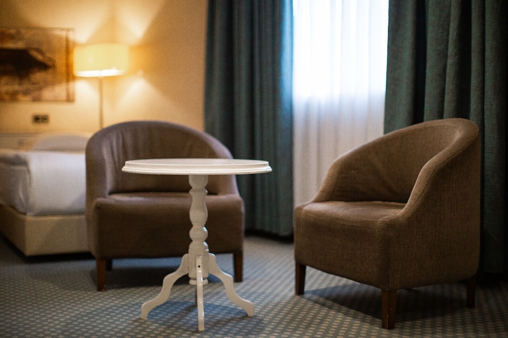 Nevali Hotel 32/50