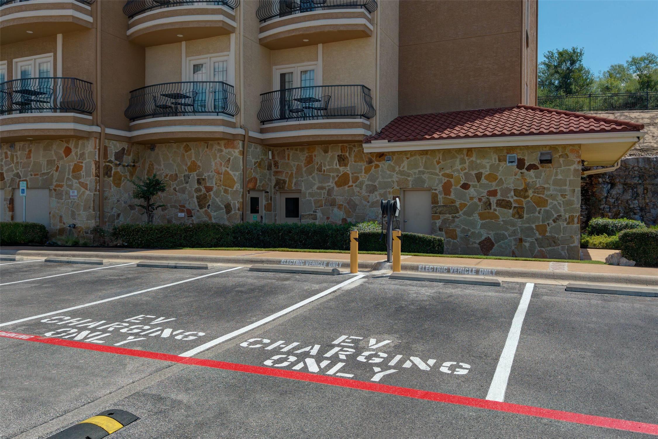 La Quinta Inn Suites Marble Falls 60/77