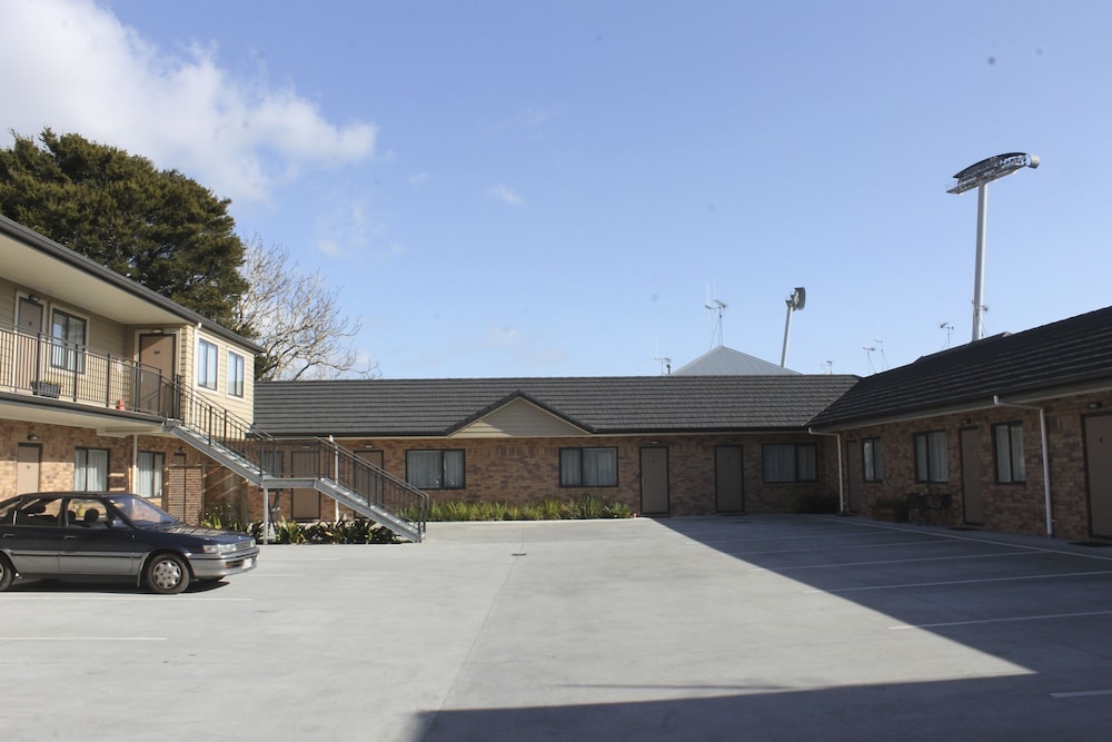 Arena Court Motor Lodge 25/32