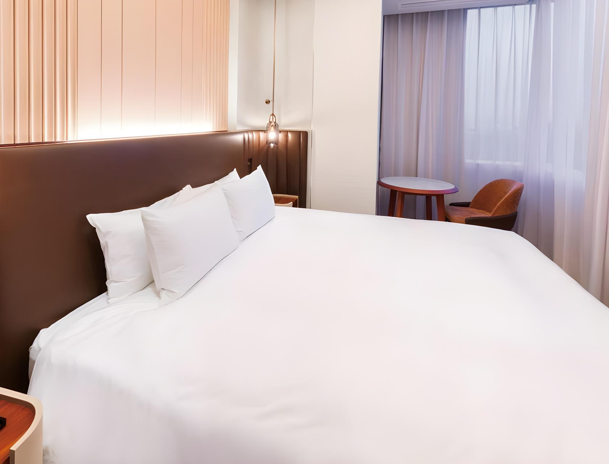 Semi Room, Suite, King Bed, with View, Bathtub