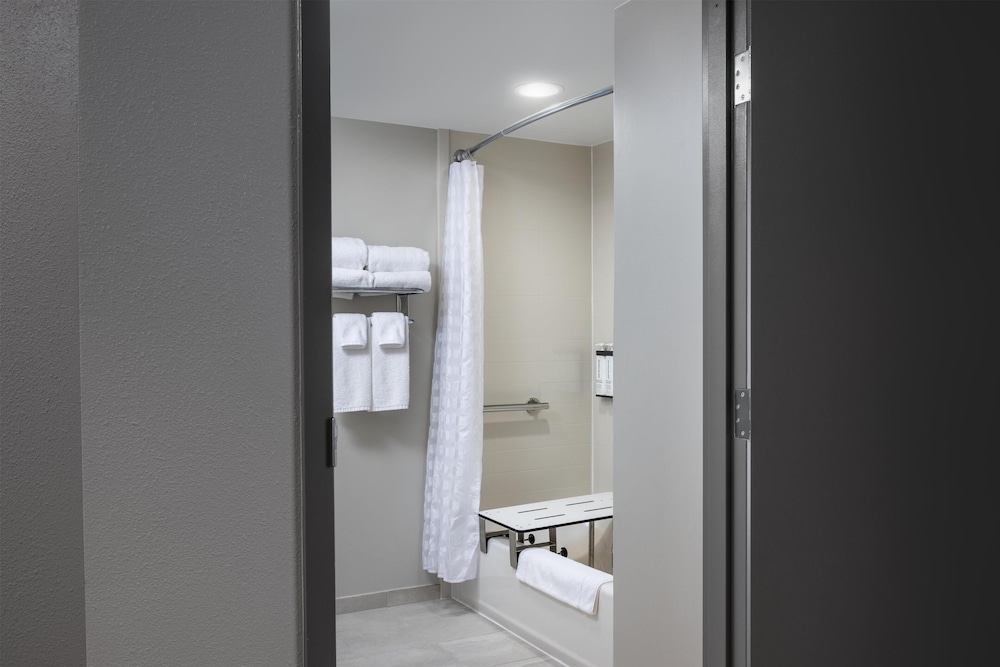 Hyatt Place Sterling Dulles Airport North 57/59