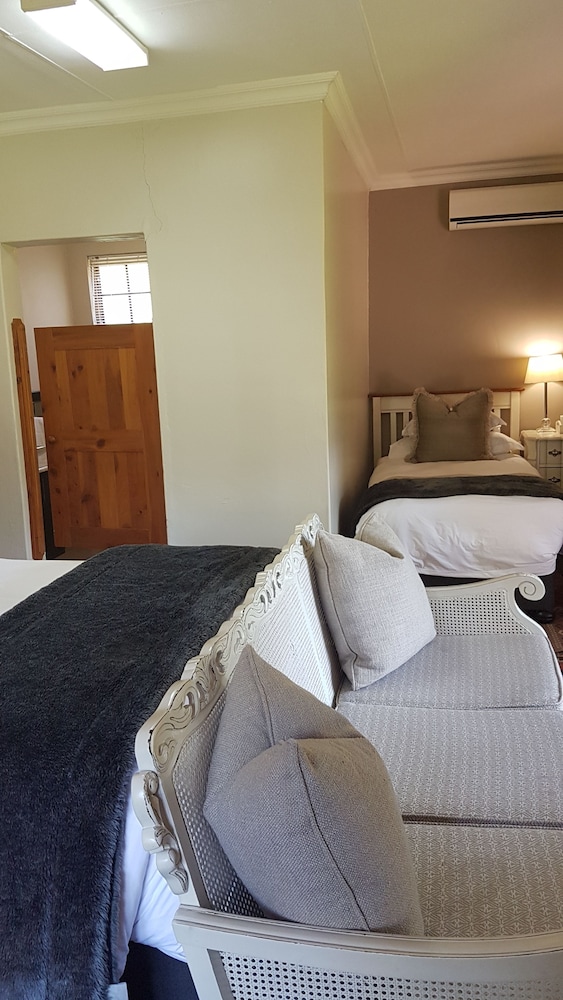 Classic, 1 Double and 1 Single Bed