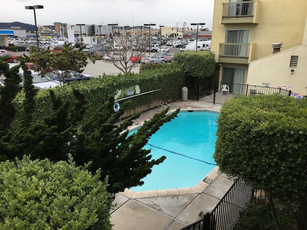 Sand Dollar Inn 35/60