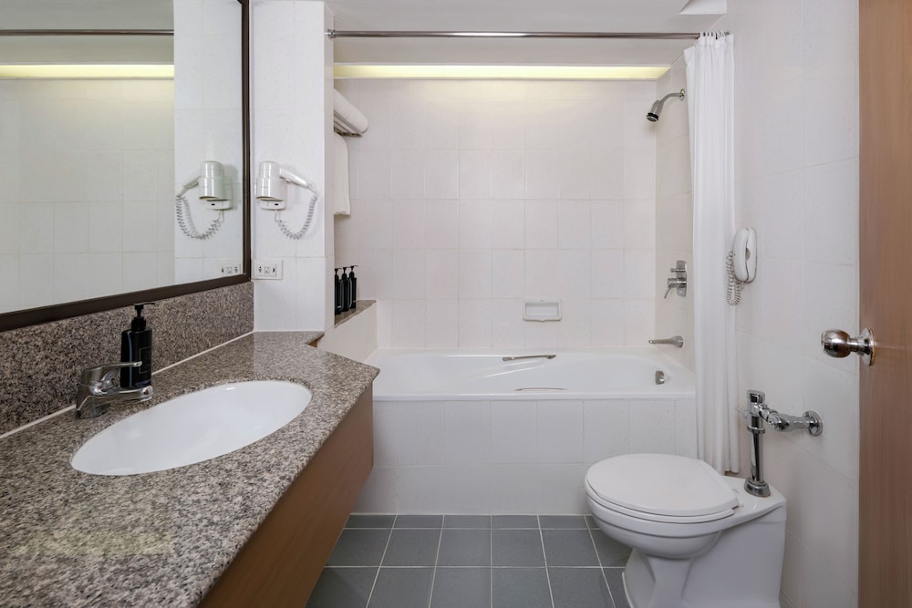 Grand Mercure Bangkok Atrium 72/72
