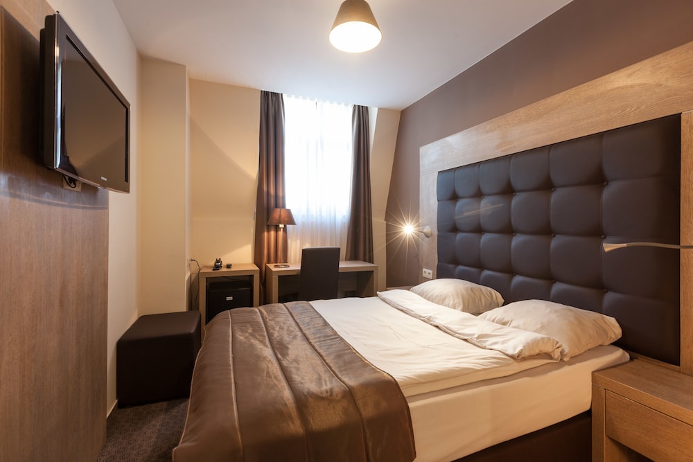 Hotel Villa Royale 6/32