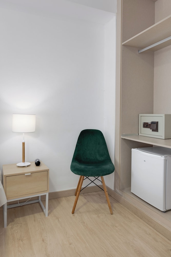 Madrid Hotel 65/73