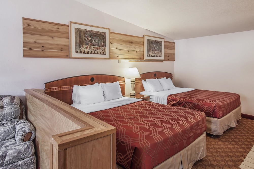 Econo Lodge Inn & Suites Madras 20/41