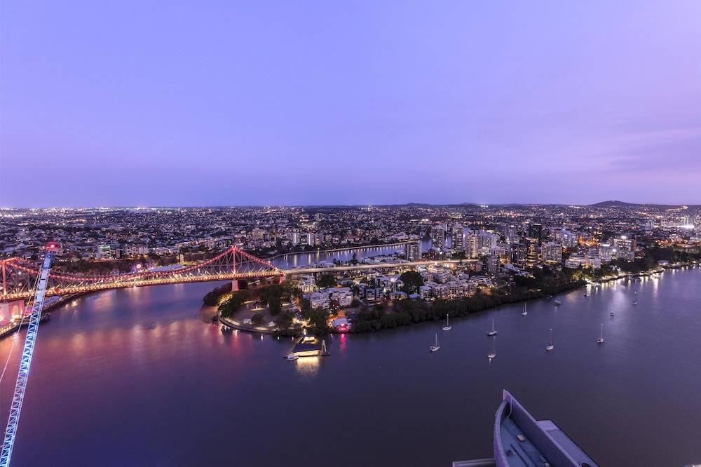 Oaks Brisbane Aurora Suites 70/74