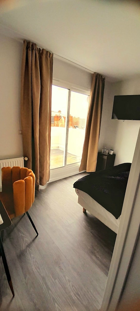 Hotel de Champagne 53/71