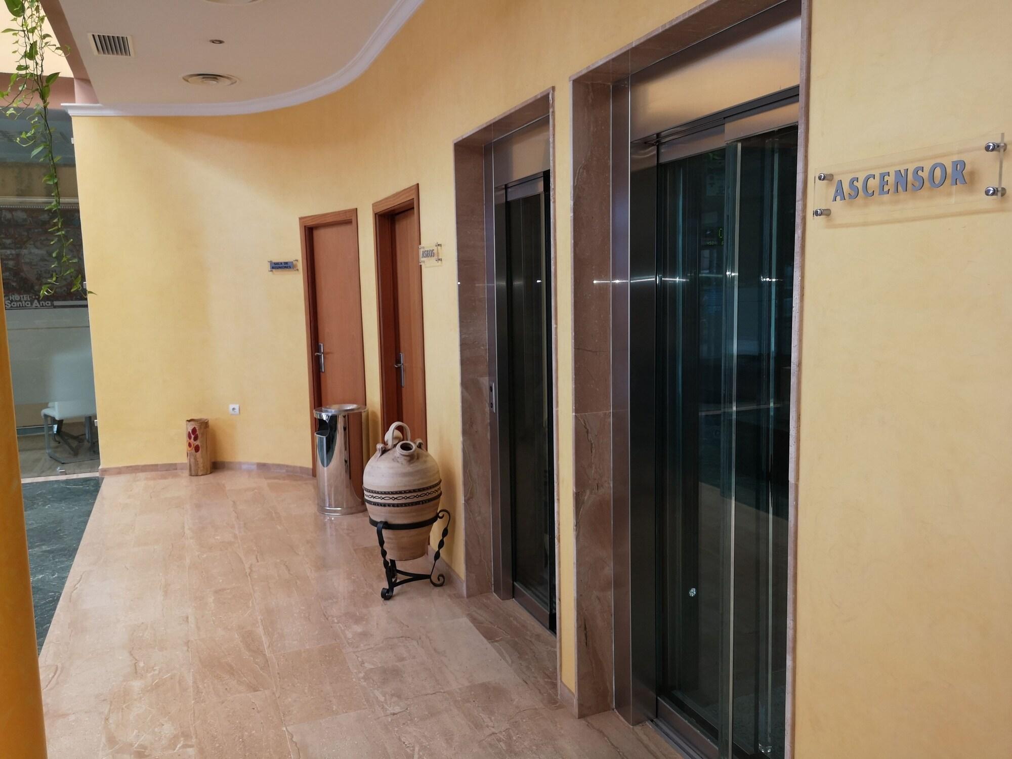 Hotel Santa Ana 3/16