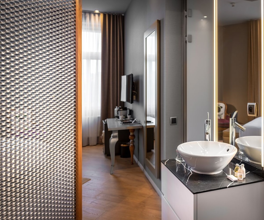 987 Prague Hotel 21/56