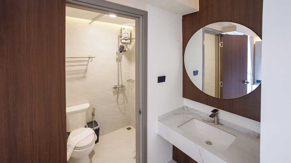 B2 Huai Khwang Premier Hotel 48/50