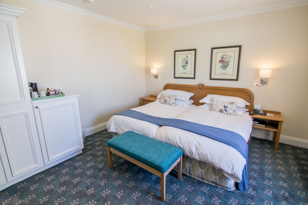 The Beach Hotel 22/72