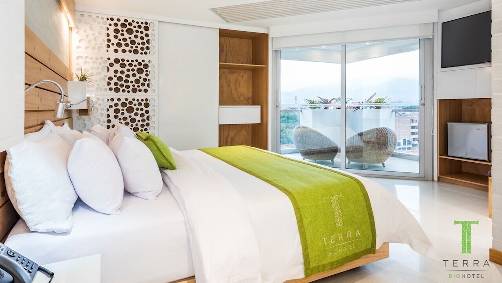 SUPERIOR, DOUBLE BED, CITY VIEW, BALCONY