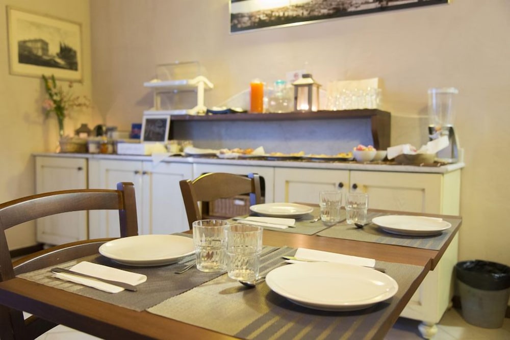 Florence Decamerone B&B 19/23