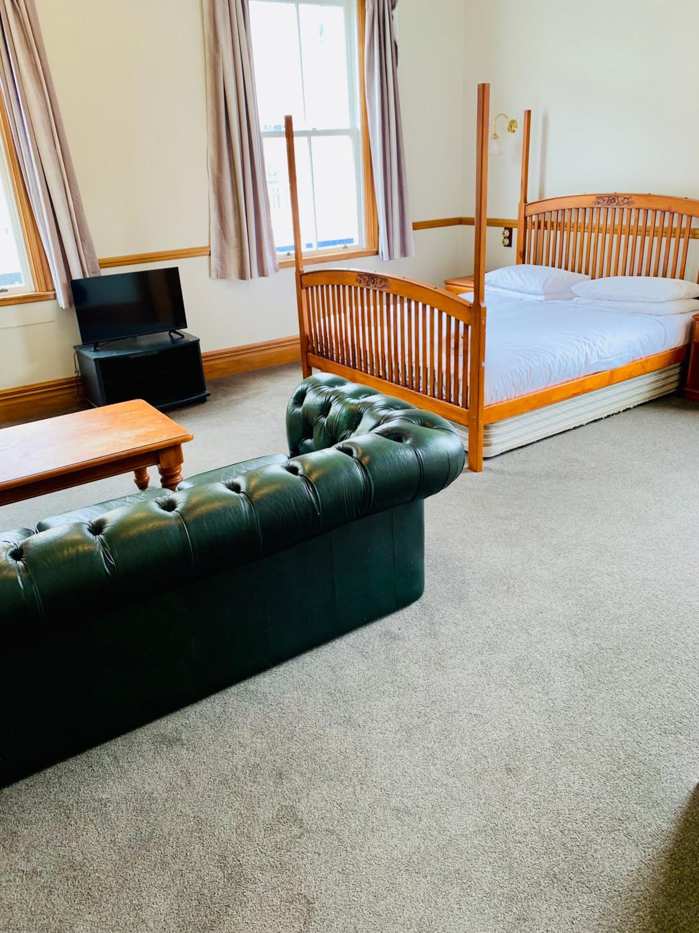 The Shepherds Arms Hotel 24/32