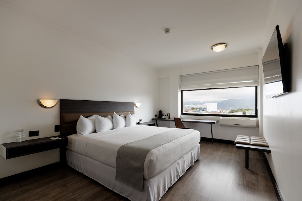 غرفة تنفيذية بسرير كينج، Parque Del Lago Hotel 4/7