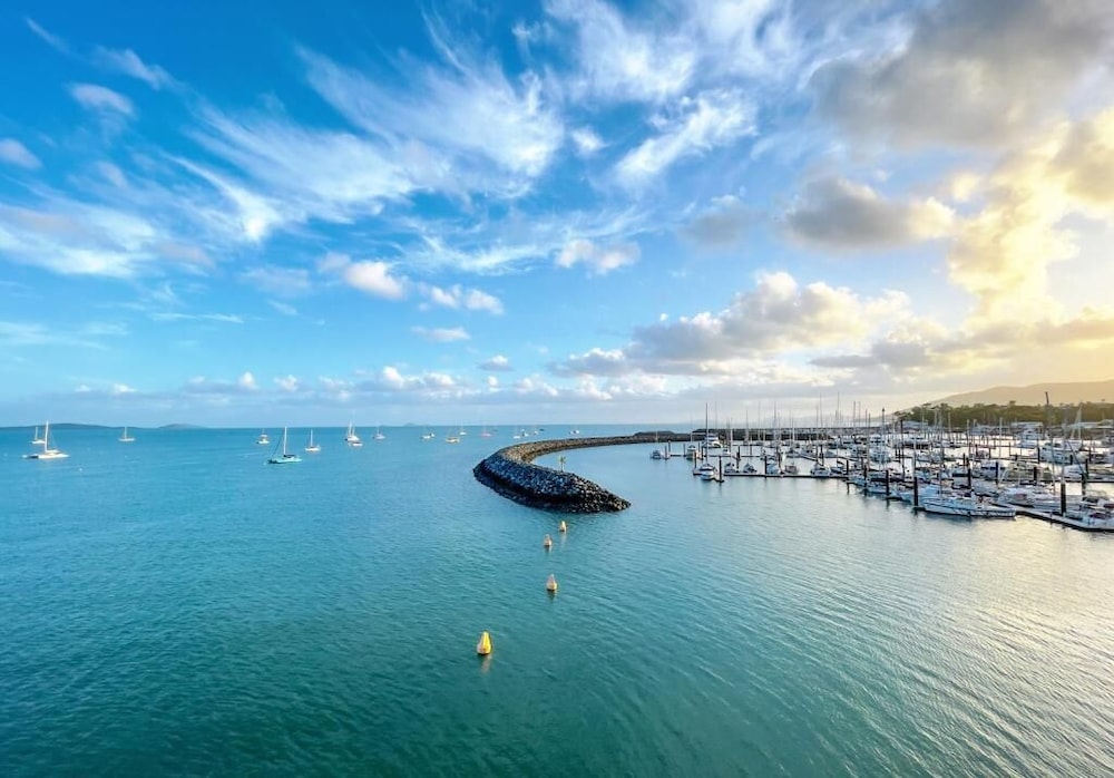 Peninsula Airlie Beach 45/50