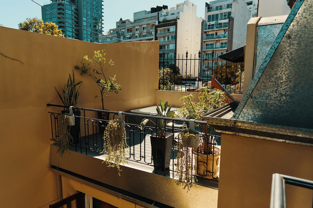 Miravida Soho and Wine Bar 82/87