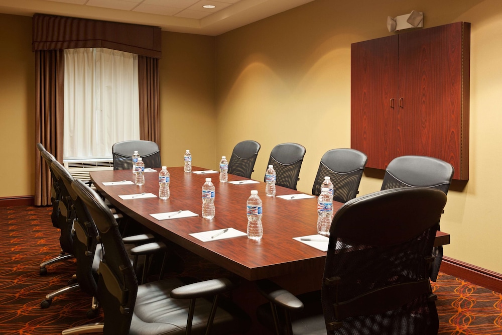 Hampton Inn & Suites Grove City 29/39