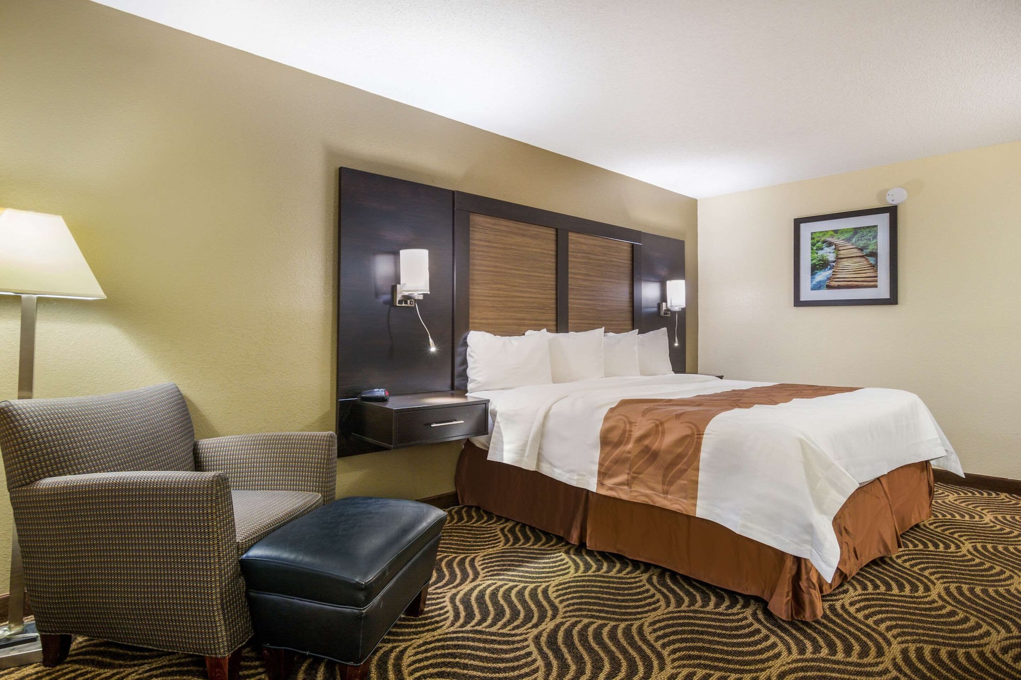 Standard, Queen Bed