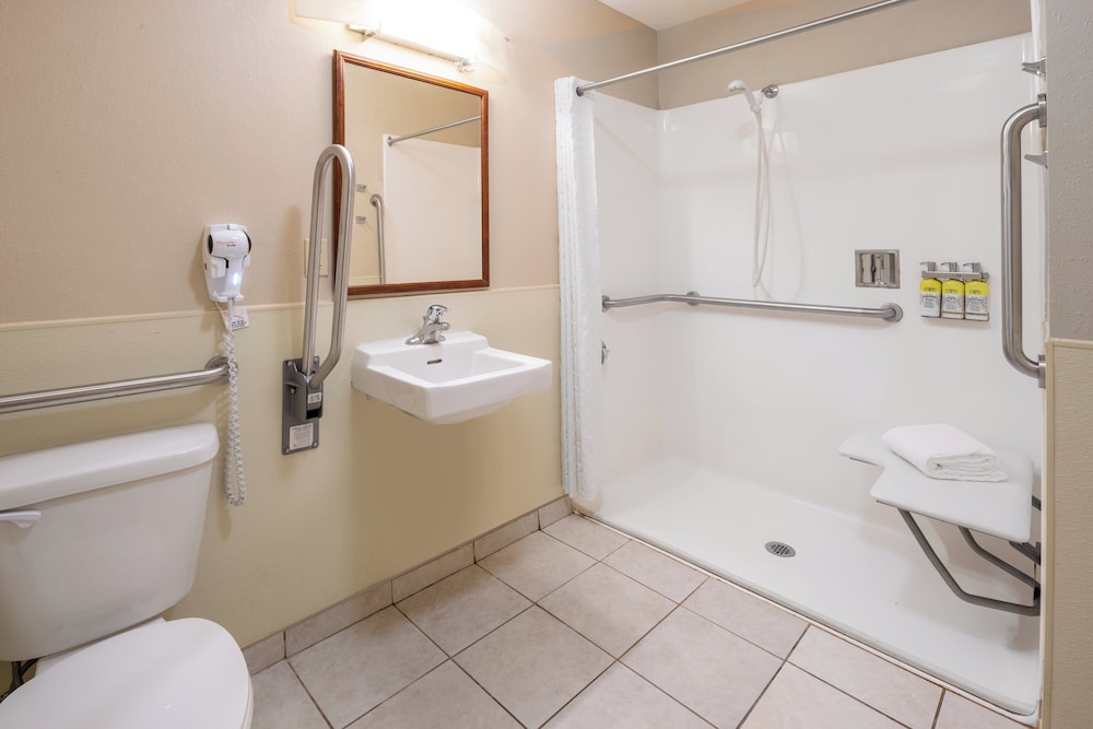 Candlewood Suites Windsor Locks Bradley Arpt 54/56