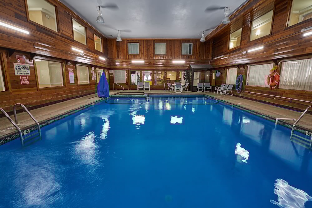 Ambassador Inn Suites 2/43