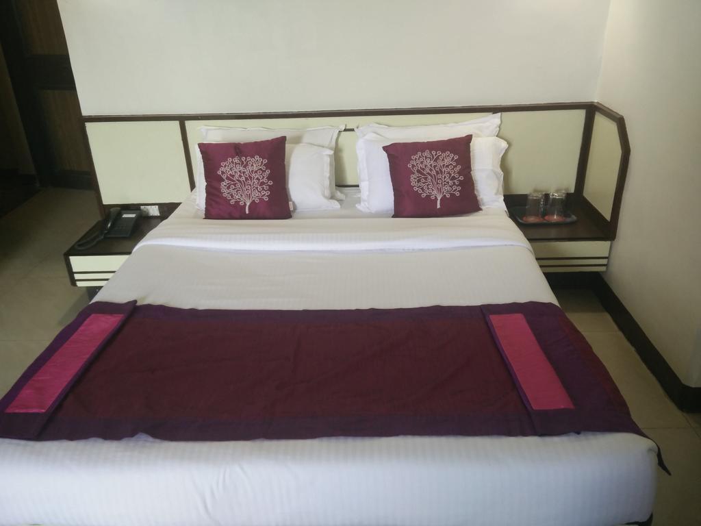 Strand Hotel 8/42