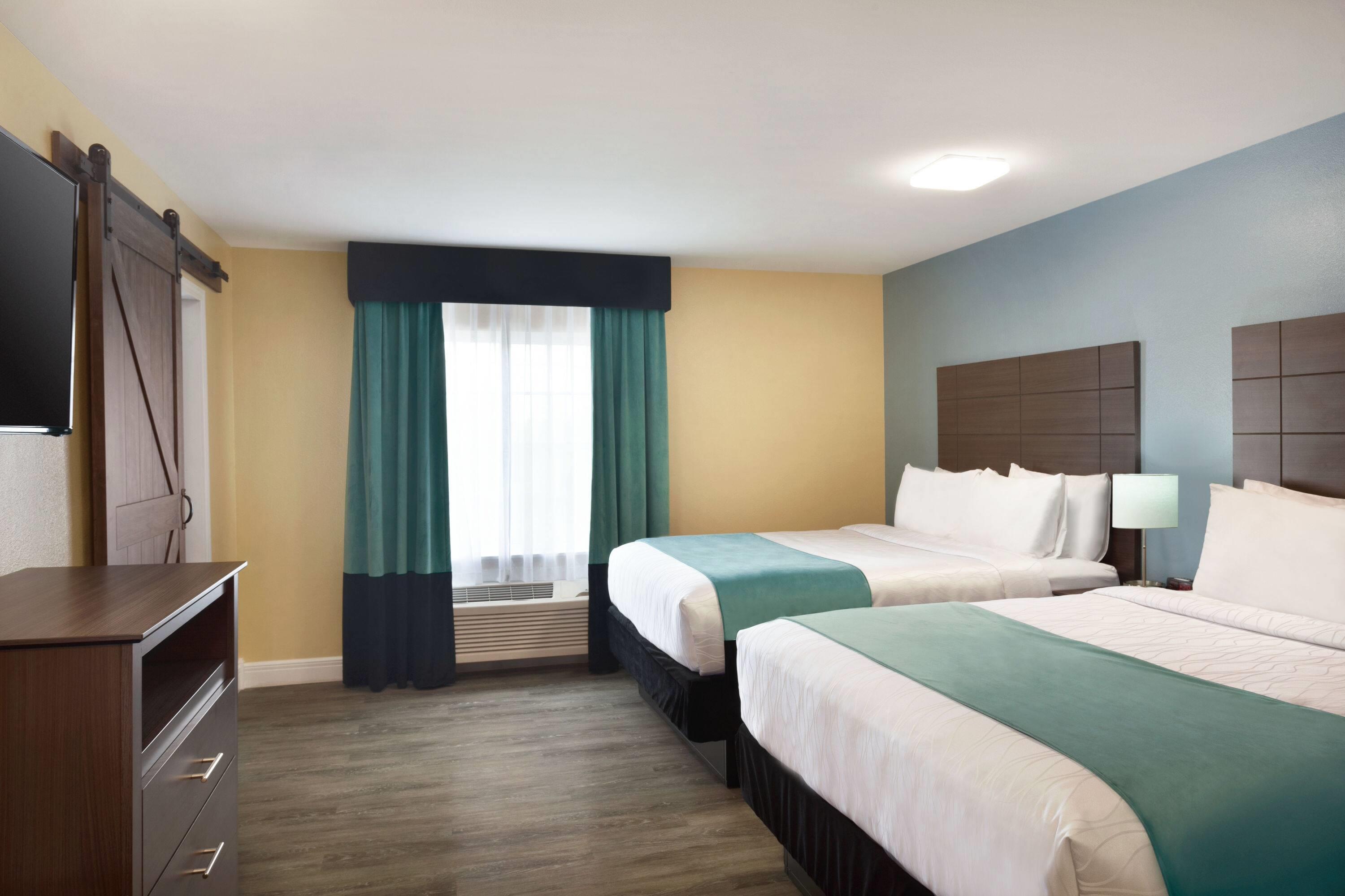2 Rooms, Suite, Queen Bed, 2 Bathrooms