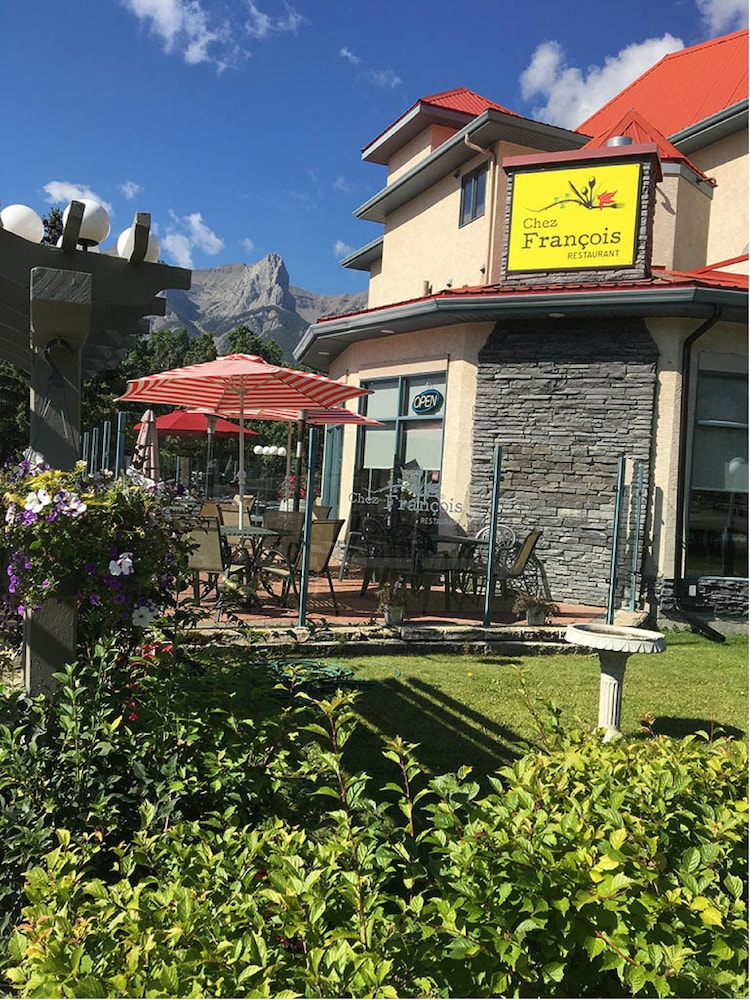 Chateau Canmore 4/69