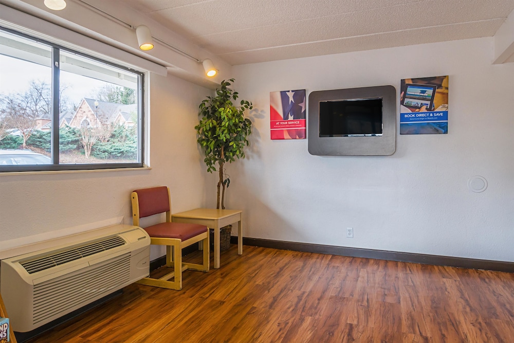 Motel6 Knoxville, TN - North 36/45