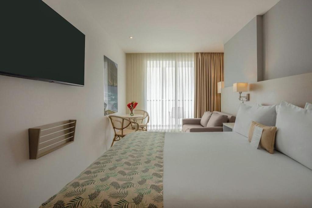 غرفة قياسية بسرير كوين مع أريكة، Mercure Santa Marta Emile 2/4