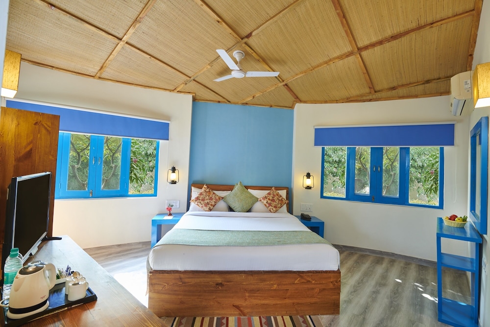 Acorn Hideaway Resort and Spacorbett 11/50