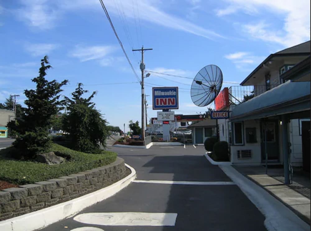 Milwaukie Inn Portland South 52/55