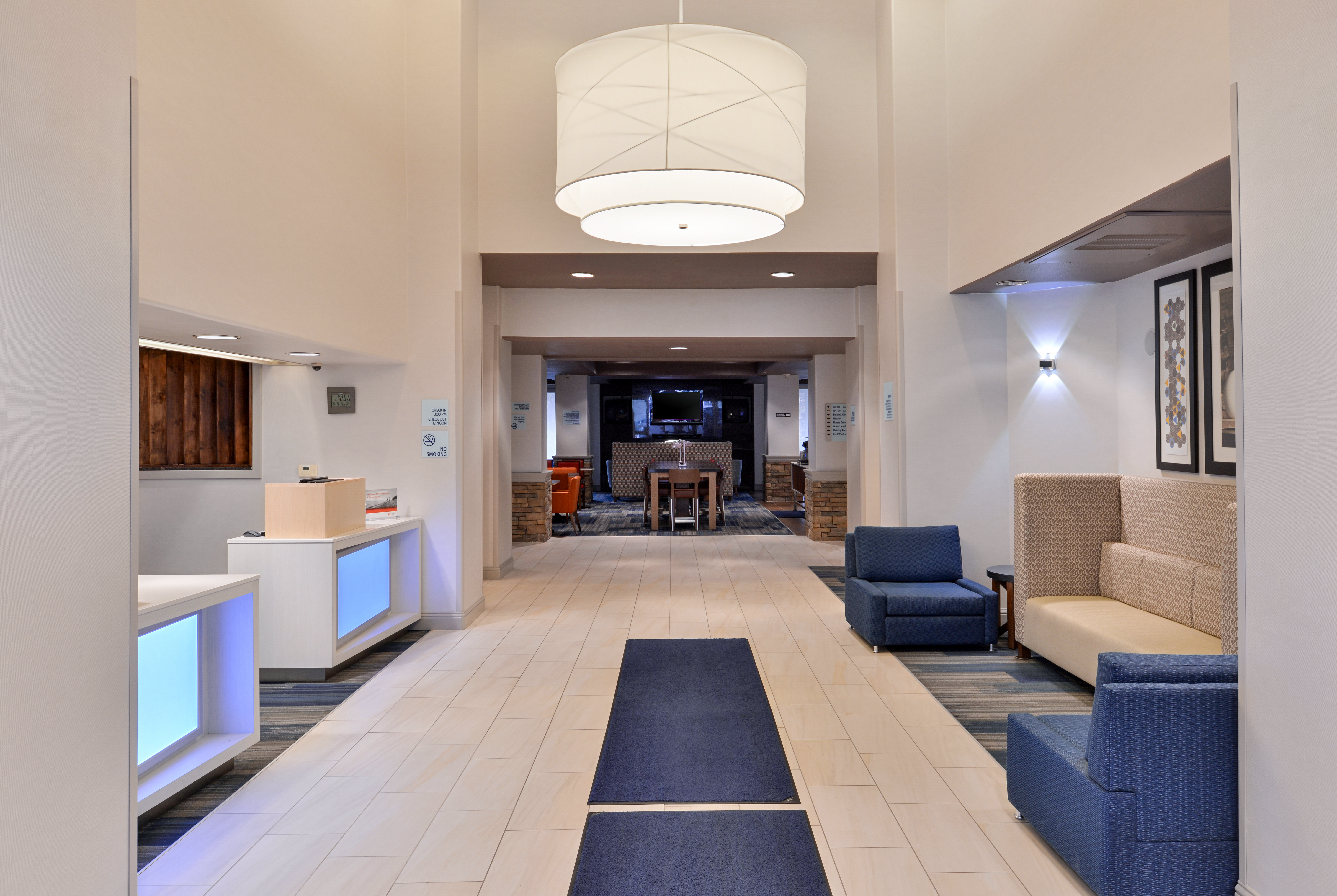 Holiday Inn Express Woodland 35/53