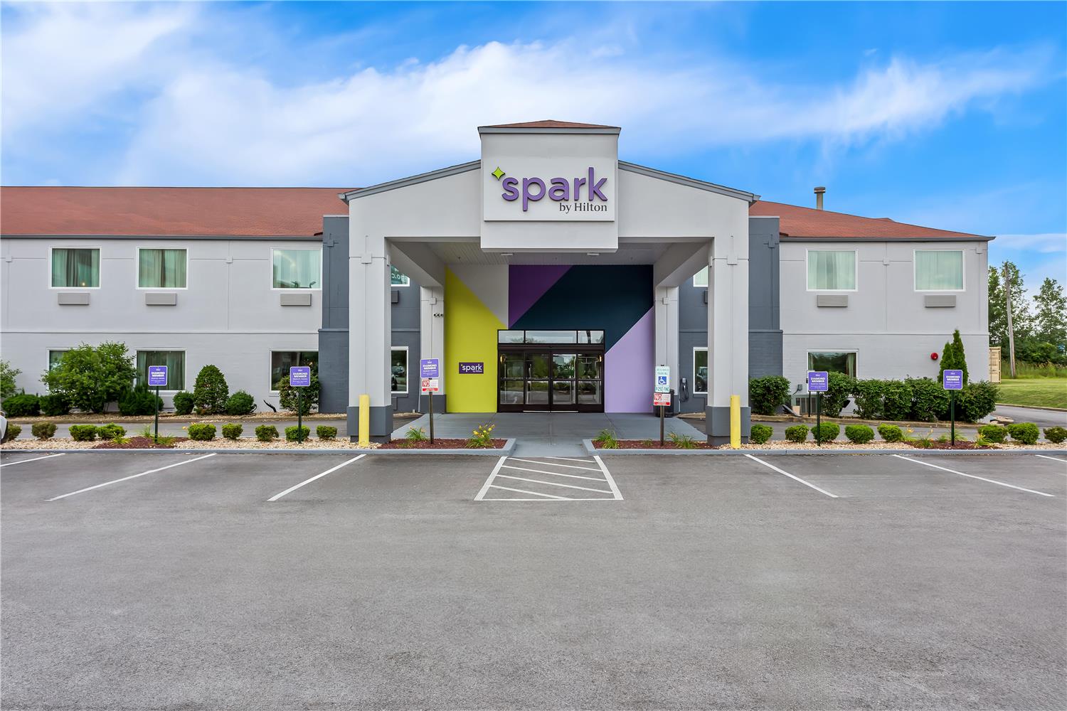 Spark by Hilton Oak Forest 41/48