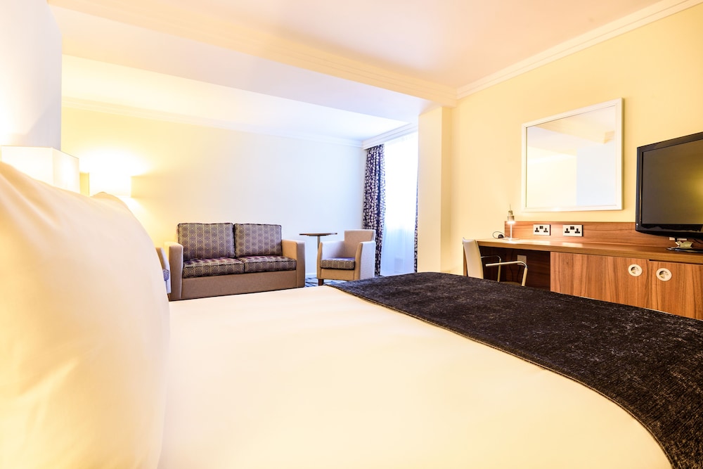 HOLIDAY INN PORTSMOUTH 18/73